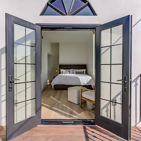 Casa Valerio Unit 6C-Boutique Suite in Downtown Santa Barbara